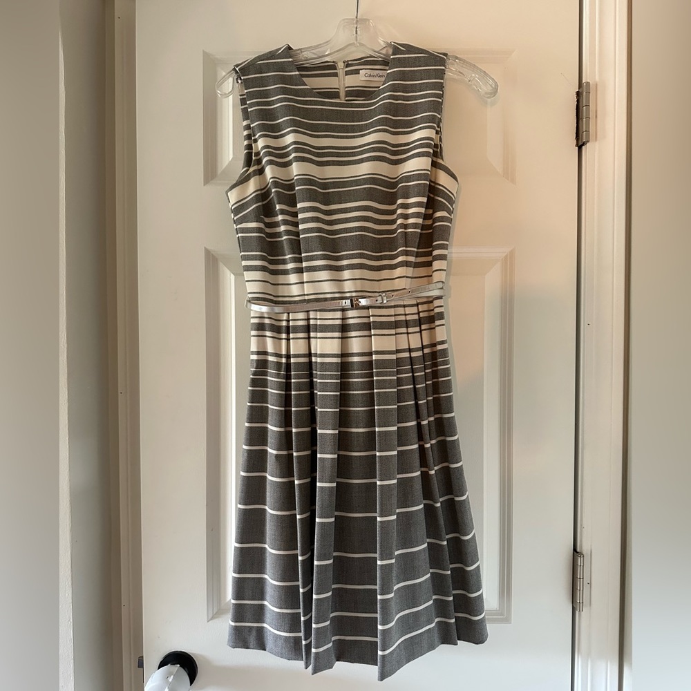 Sleeveless size 4 Calvin Klein dress